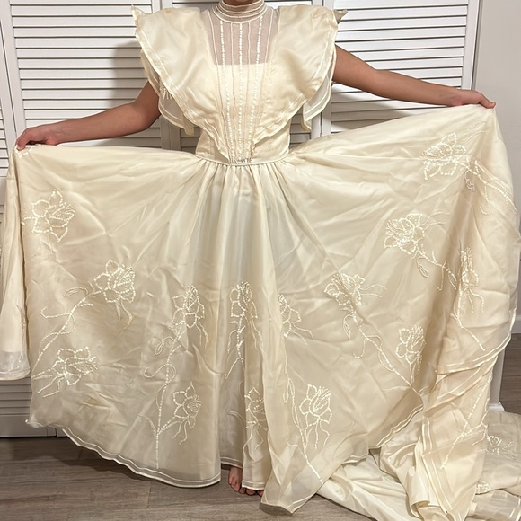 Vintage Cream Beaded Silk Wedding / Engagement Dress size small custom made - Picture 4 of 17